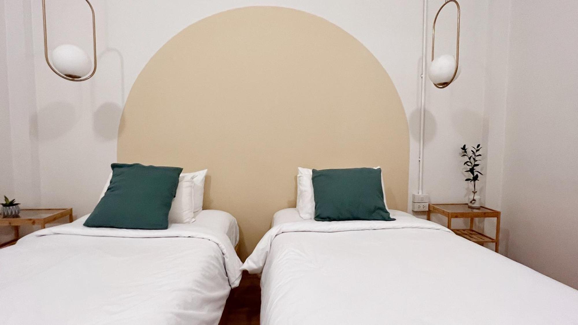 La Moon House Ξενοδοχείο Salaya Εξωτερικό φωτογραφία