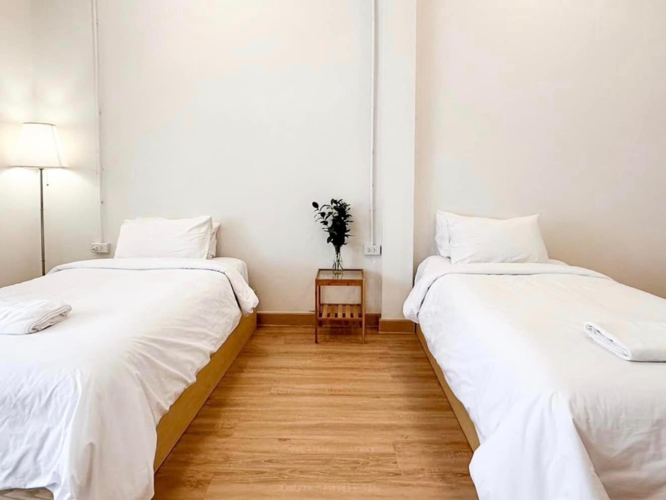 La Moon House Ξενοδοχείο Salaya Εξωτερικό φωτογραφία