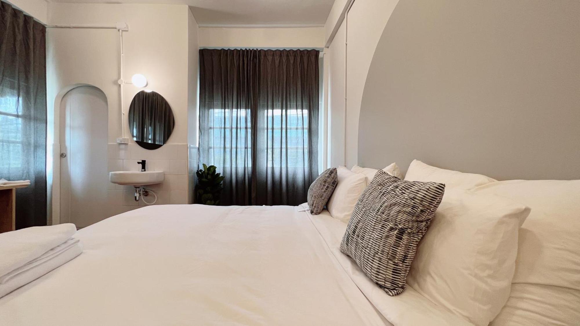 La Moon House Ξενοδοχείο Salaya Εξωτερικό φωτογραφία
