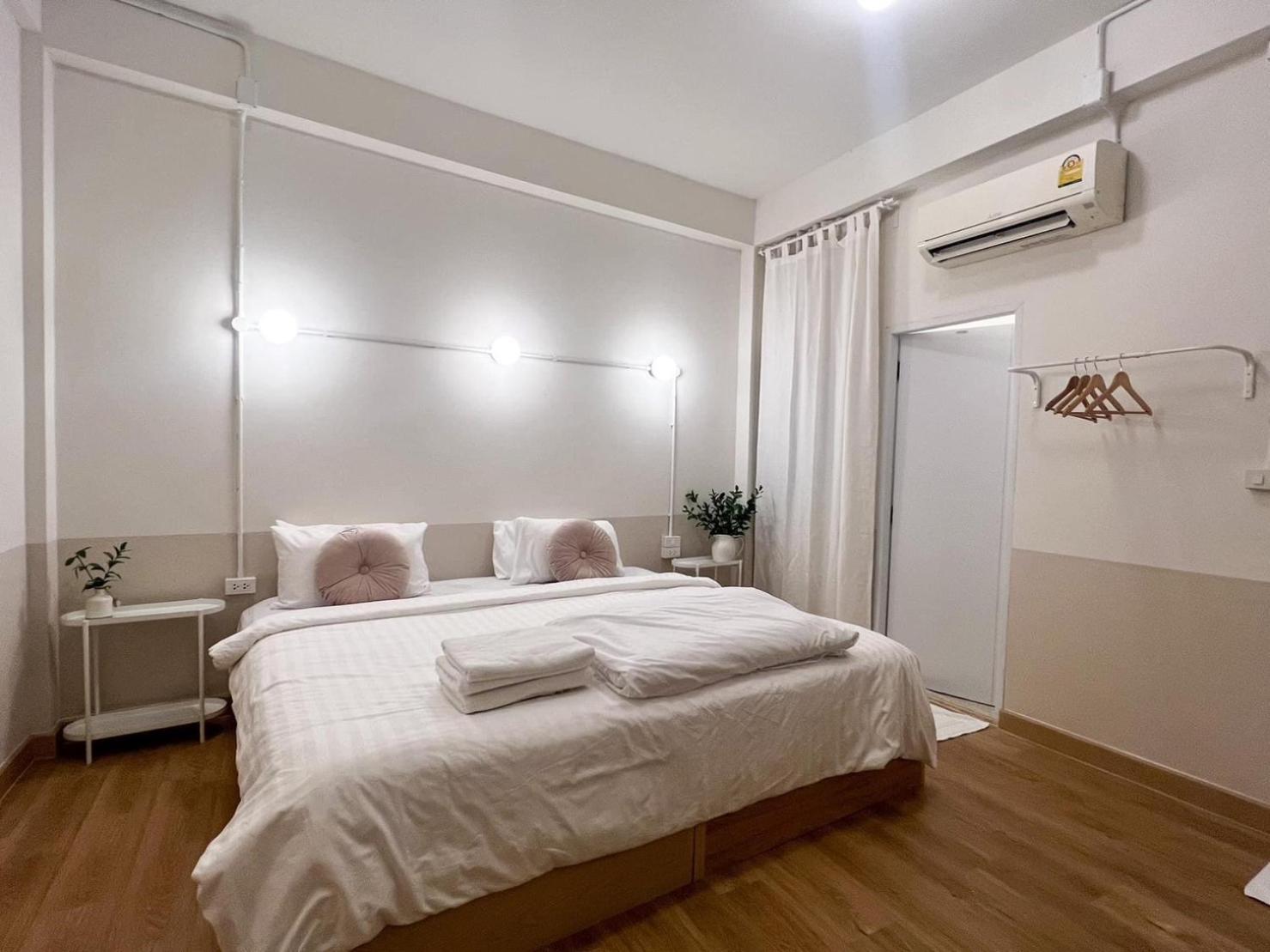La Moon House Ξενοδοχείο Salaya Εξωτερικό φωτογραφία