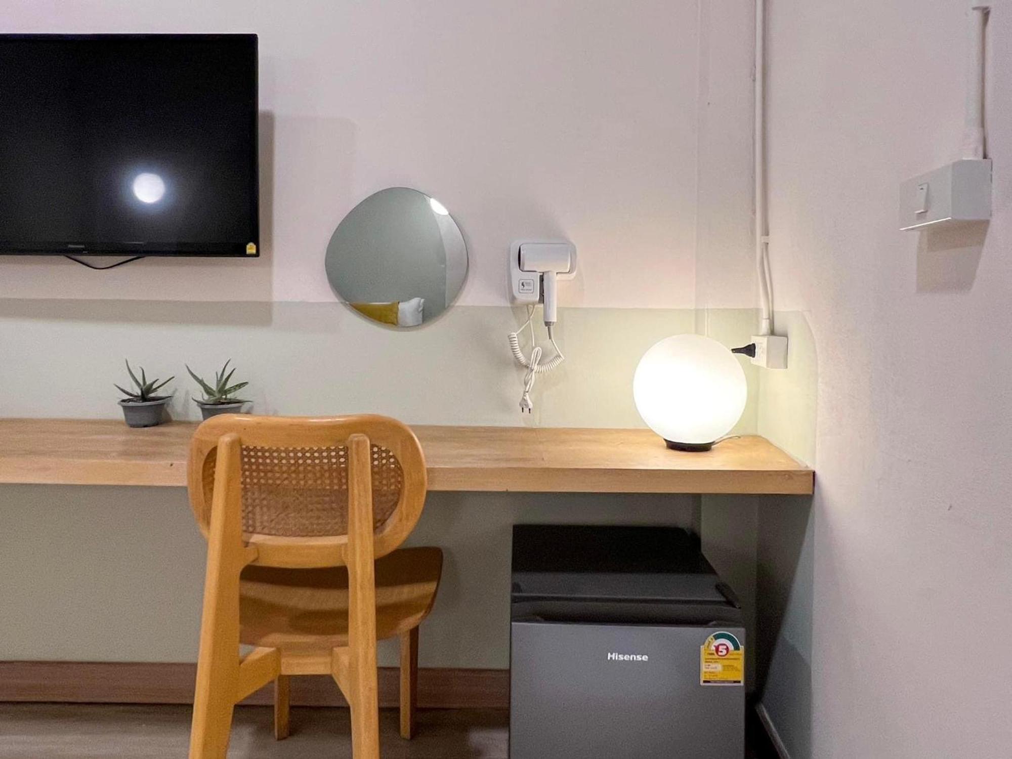 La Moon House Ξενοδοχείο Salaya Εξωτερικό φωτογραφία