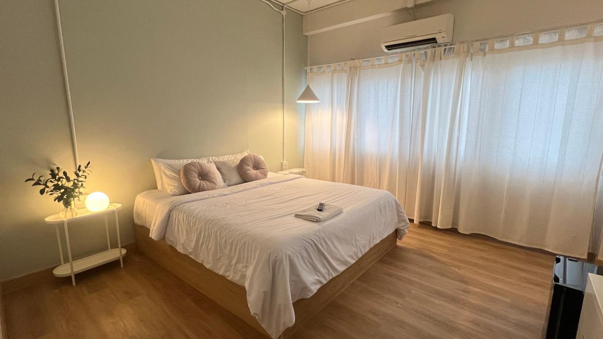La Moon House Ξενοδοχείο Salaya Εξωτερικό φωτογραφία